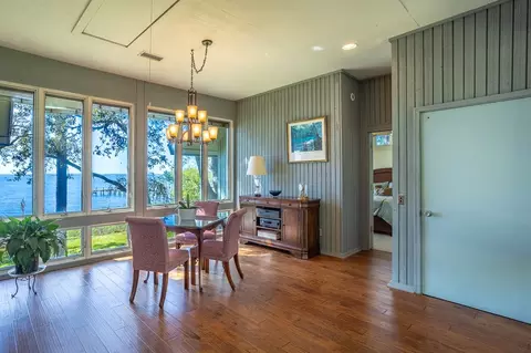 Dining - 2488 Hwy 98 E, Carrabelle, FL 32322 photo 1 of 4