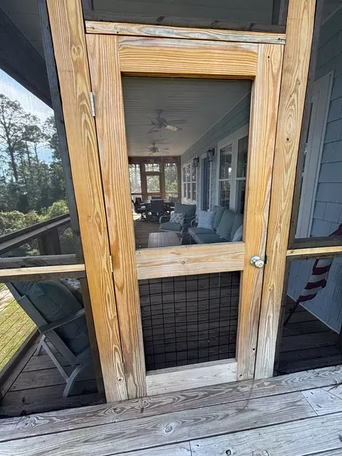 Exterior - 513 Shellys Loop Rd, Carrabelle, FL 32322 photo 7 of 12