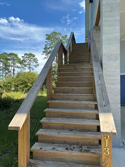 Exterior - 513 Shellys Loop Rd, Carrabelle, FL 32322 photo 6 of 12