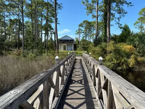 Exterior - 513 Shellys Loop Rd, Carrabelle, FL 32322 photo 3 of 12
