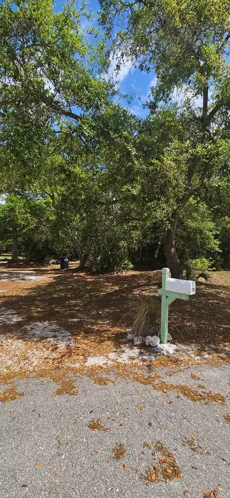 Exterior - 231 Apalachee St, Carrabelle, FL 32322 photo 3 of 30
