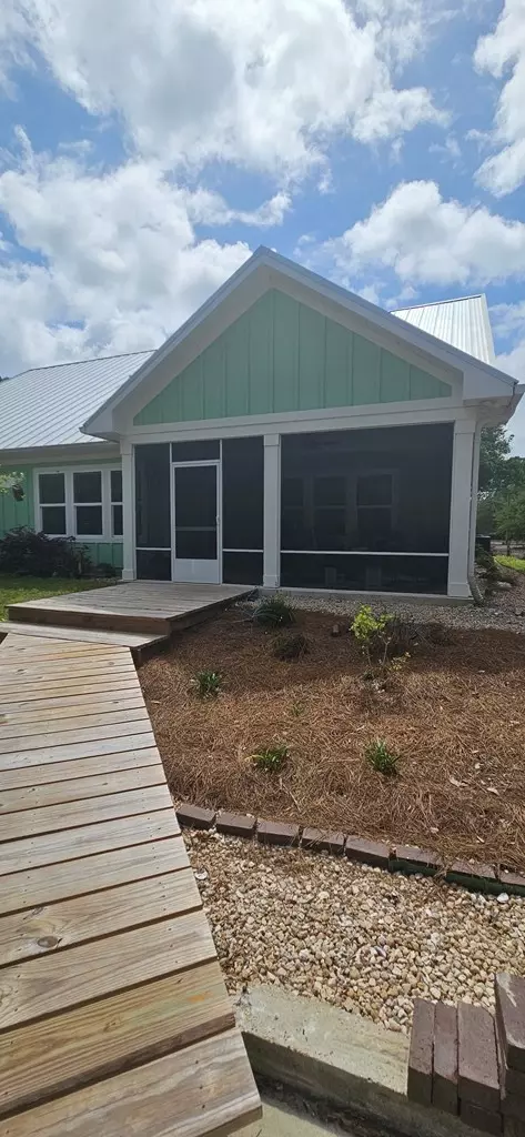 Exterior - 231 Apalachee St, Carrabelle, FL 32322 photo 17 of 30