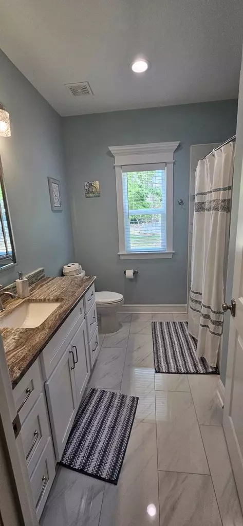 Bath - 231 Apalachee St, Carrabelle, FL 32322 photo 9 of 9