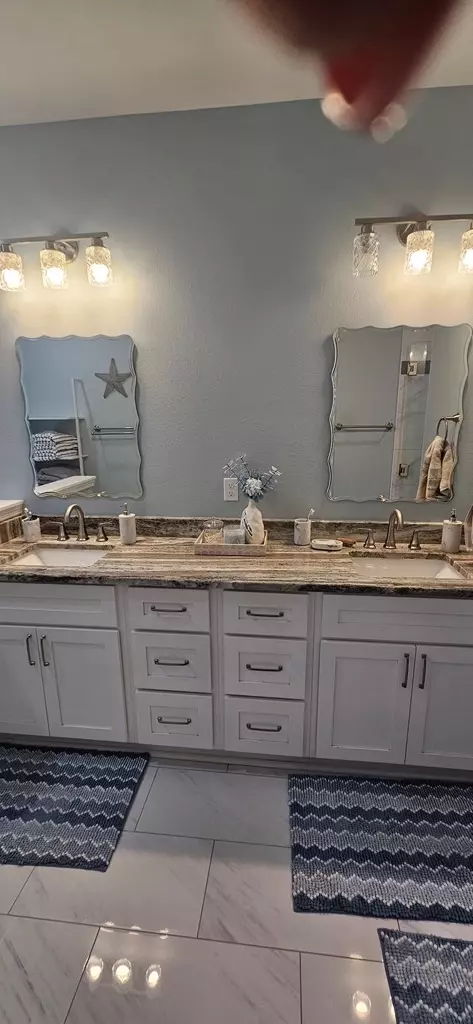 Bath - 231 Apalachee St, Carrabelle, FL 32322 photo 3 of 9