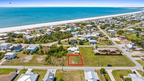 133 Pine St, Mexico Beach, FL 32456