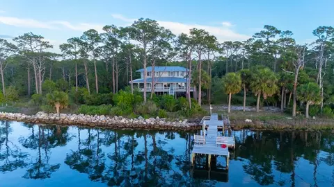 2039 Sand Dollar Trl, Saint George Island, FL 32328