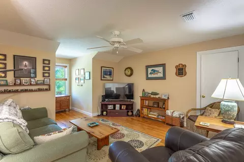 Living - 433 River Rd, Carrabelle, FL 32322 photo 2 of 3