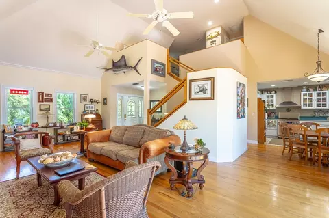 Living - 433 River Rd, Carrabelle, FL 32322 photo 1 of 3