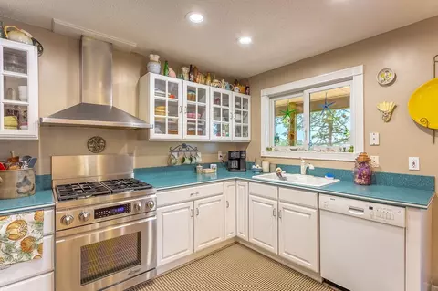 Kitchen - 433 River Rd, Carrabelle, FL 32322 photo 2 of 2