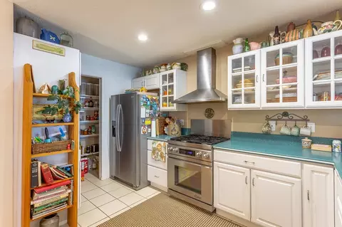 Kitchen - 433 River Rd, Carrabelle, FL 32322 photo 1 of 2