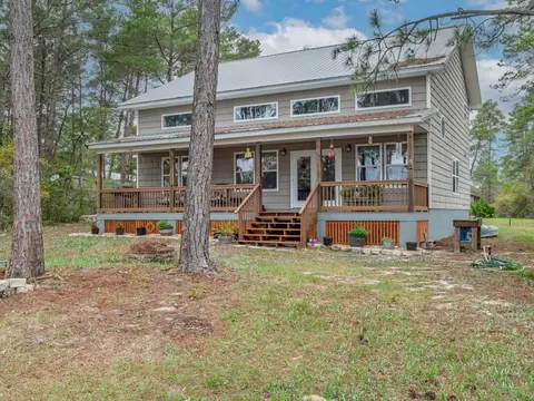 221 Folks Dr, Carrabelle, FL 32322