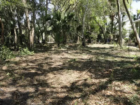 257 7th St, Apalachicola, FL 32320
