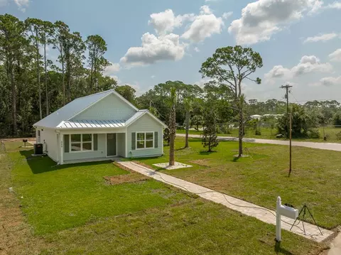 215 15th St, Apalachicola, FL 32320