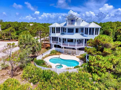 2124 Dolphin Dr, Saint George Island, FL 32328