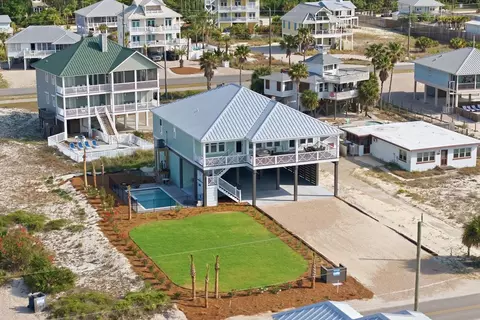 725 E Gorrie Dr, Saint George Island, FL 32328