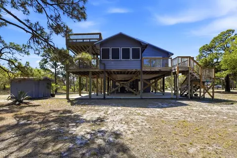 1048 W Bay Shore Dr, Saint George Island, FL 32328