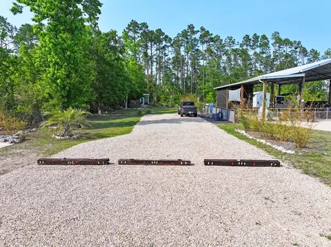 385 Sealy Dr, Wewahitchka, FL 32465