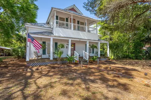 100 14th St, Apalachicola, FL 32320