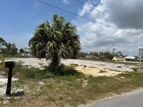 1415 Atlantic St, Port St. Joe, FL 32456