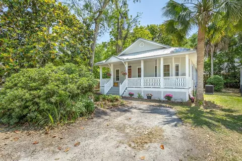 98 Sawyer Ln, Apalachicola, FL 32320