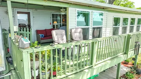 Exterior - 2320 Hwy 98 E, Carrabelle, FL 32322 photo 9 of 15