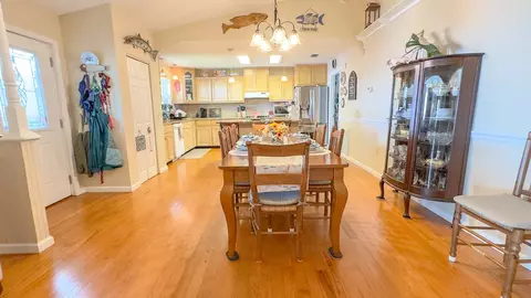 Dining - 2320 Hwy 98 E, Carrabelle, FL 32322 photo 2 of 2