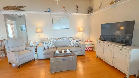 Living - 2320 Hwy 98 E, Carrabelle, FL 32322 photo 2 of 5