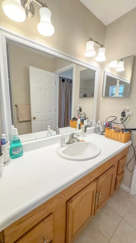 Bath - 2320 Hwy 98 E, Carrabelle, FL 32322 photo 1 of 5