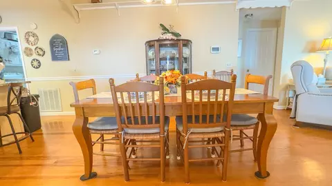 Dining - 2320 Hwy 98 E, Carrabelle, FL 32322 photo 1 of 2