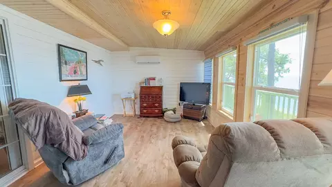 Living - 2320 Hwy 98 E, Carrabelle, FL 32322 photo 4 of 5