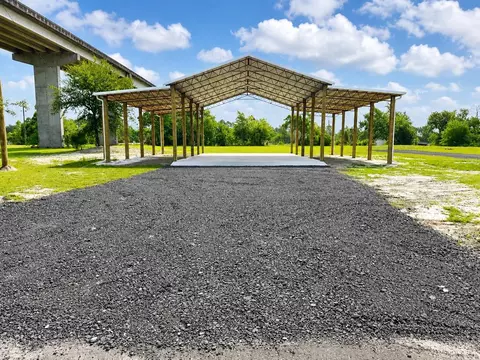 156 S Canal Dr, Overstreet, FL 32456