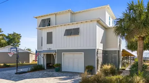 118 N 38th St, Mexico Beach, FL 32456