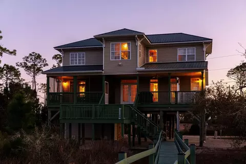 588 River Rd, Carrabelle, FL 32322