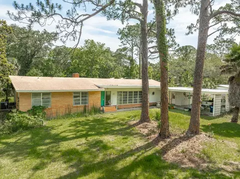 23 Adams St, Apalachicola, FL 32320