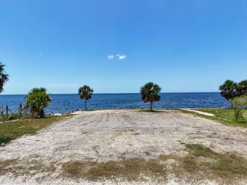 22205 Gulf View Dr, Perry, FL 32348
