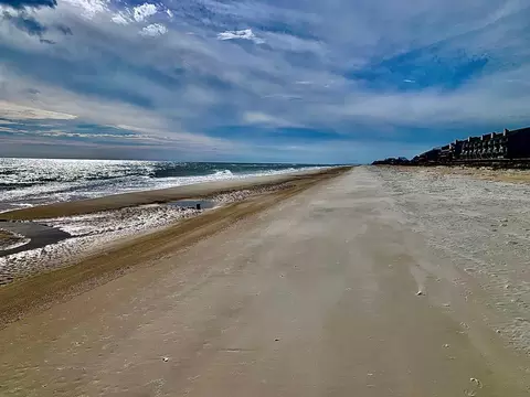 1828 Sunset Dr, Saint George Island, FL 32328