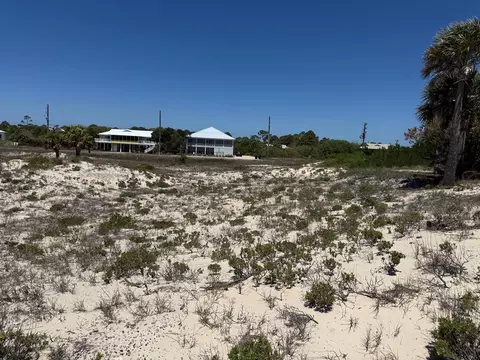 617 W Gorrie Dr, Saint George Island, FL 32328