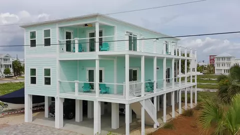 105 Circle Dr, Mexico Beach, FL 32456