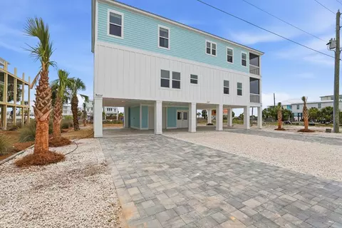 107 Circle Dr, Mexico Beach, FL 32456