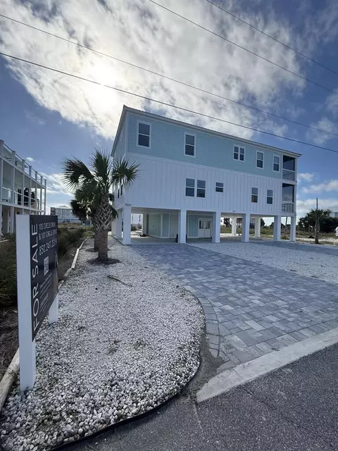 107 Circle Dr, Mexico Beach, FL 32456