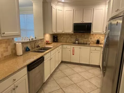 Kitchen - 324 Eagles Way #324, Carrabelle, FL 32322 photo 2 of 3