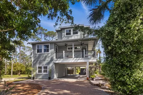 825 E Pine Ave, Saint George Island, FL 32328