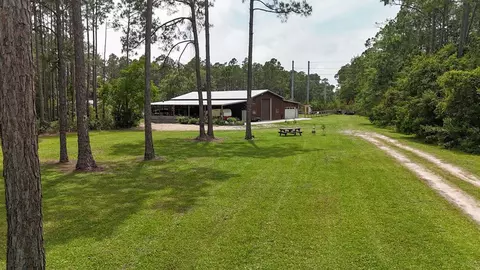 400 Kevin Rd, Apalachicola, FL 32320