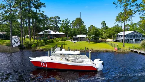 427 River Rd, Carrabelle, FL 32322
