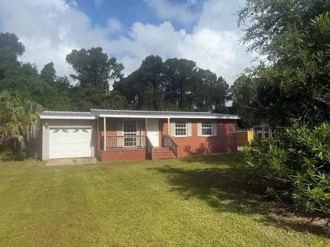 18 Apalachee St, Apalachicola, FL 32320