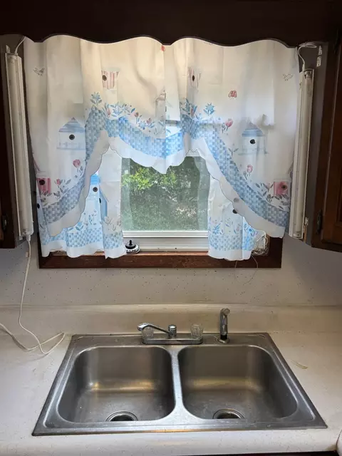 Kitchen - 505 NW 3rd St, Carrabelle, FL 32322 photo 3 of 6