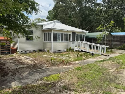 Exterior - 505 NW 3rd St, Carrabelle, FL 32322 photo 2 of 8