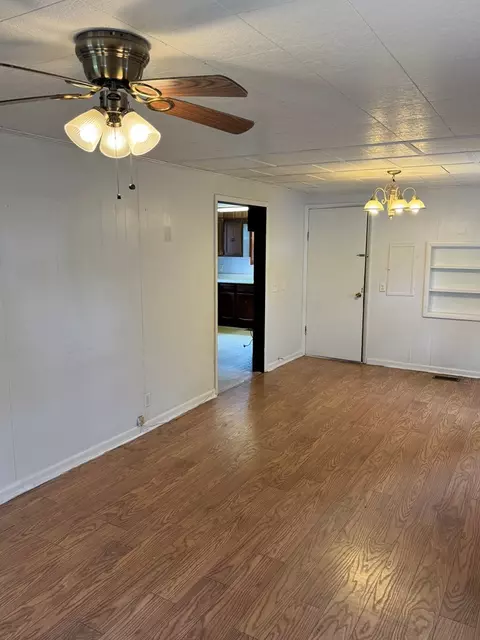 Living - 505 NW 3rd St, Carrabelle, FL 32322 photo 2 of 3