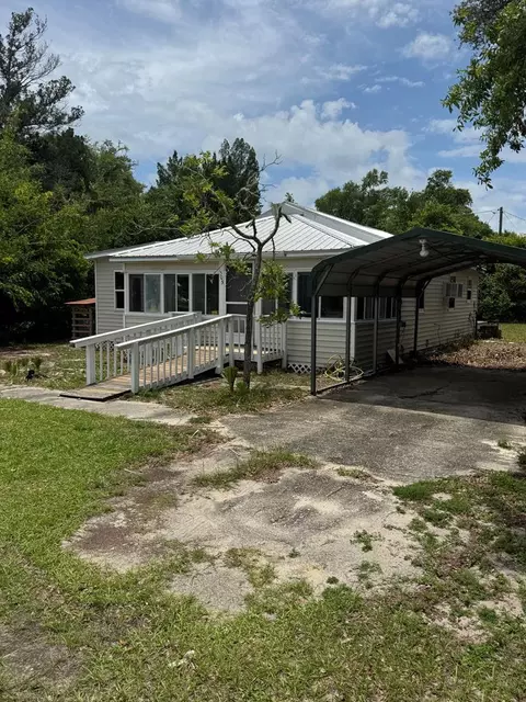 Exterior - 505 NW 3rd St, Carrabelle, FL 32322 photo 1 of 8