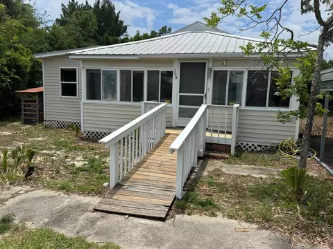 Exterior - 505 NW 3rd St, Carrabelle, FL 32322 photo 3 of 8